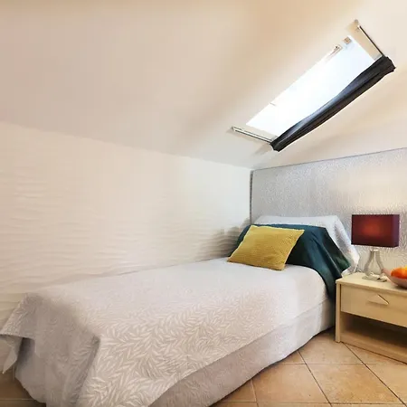 Center 4 Bedroom Penthouse, Terrace With Views *