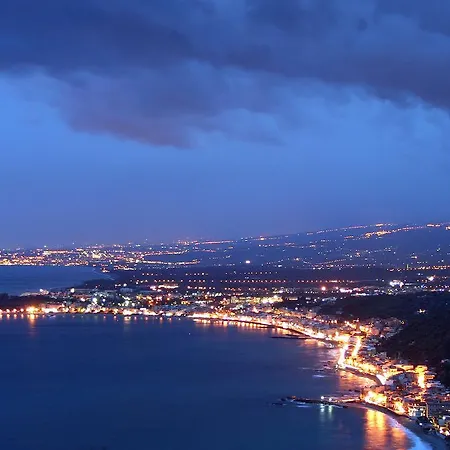 Center 4 Bedroom Penthouse, Terrace With Views Taormina