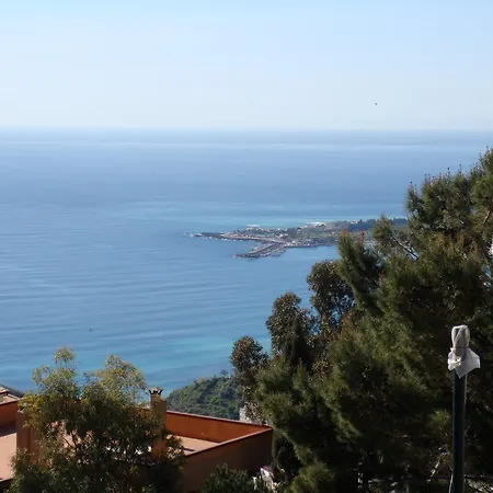 Apartment Center 4 Bedroom Penthouse, Terrace With Views *