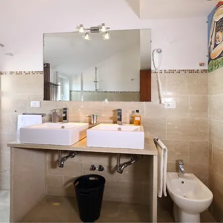 Apartment Center 4 Bedroom Penthouse, Terrace With Views