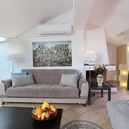 Center 4 Bedroom Penthouse, Terrace With Views