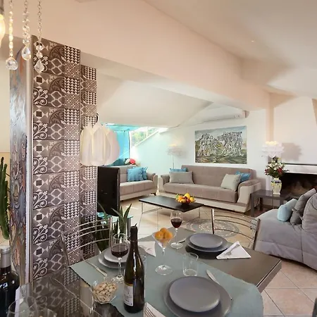 Center 4 Bedroom Penthouse, Terrace With Views