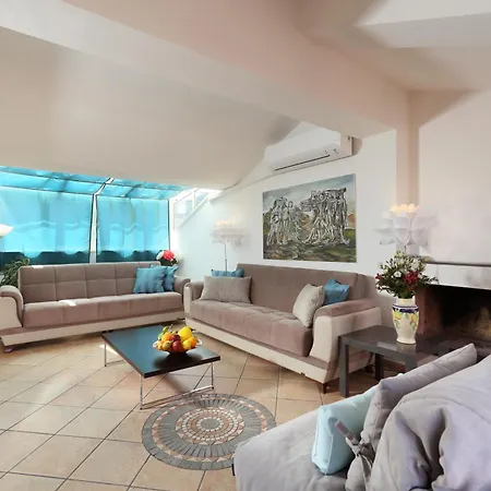 Apartment Center 4 Bedroom Penthouse, Terrace With Views *