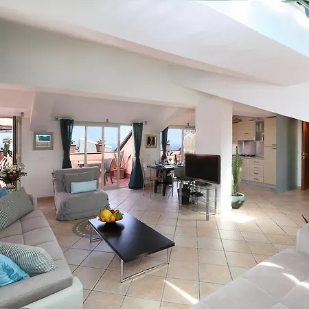 Center 4 Bedroom Penthouse, Terrace With Views Taormina