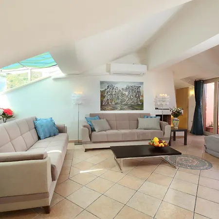Apartment Center 4 Bedroom Penthouse, Terrace With Views